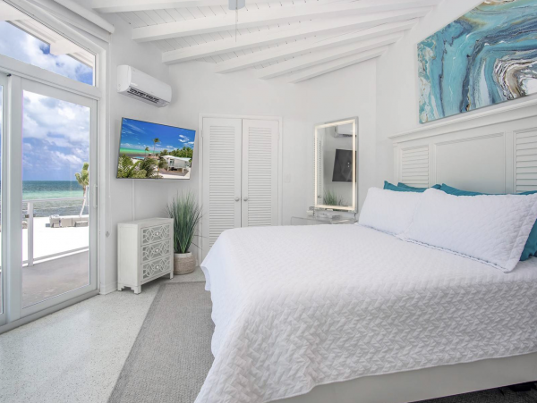 Islamorada Three Bedroom Home with Full Ocean View & Pool